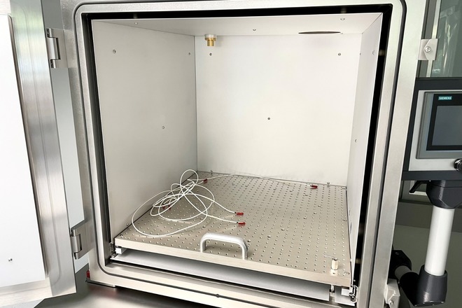 Vacuum Bake Out Chamber +150°C