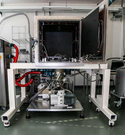 Medium Thermal Vacuum Chamber